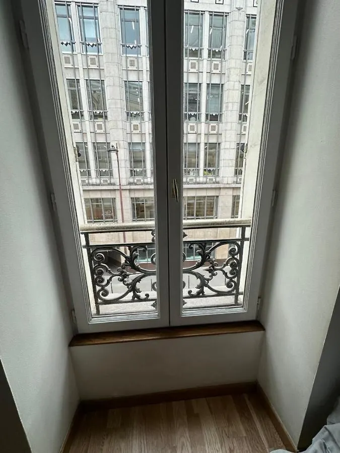 Champs Elysees Apartment 2C Paris