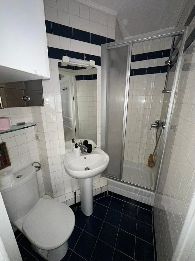 Champs Elysees Apartment 2C Paris